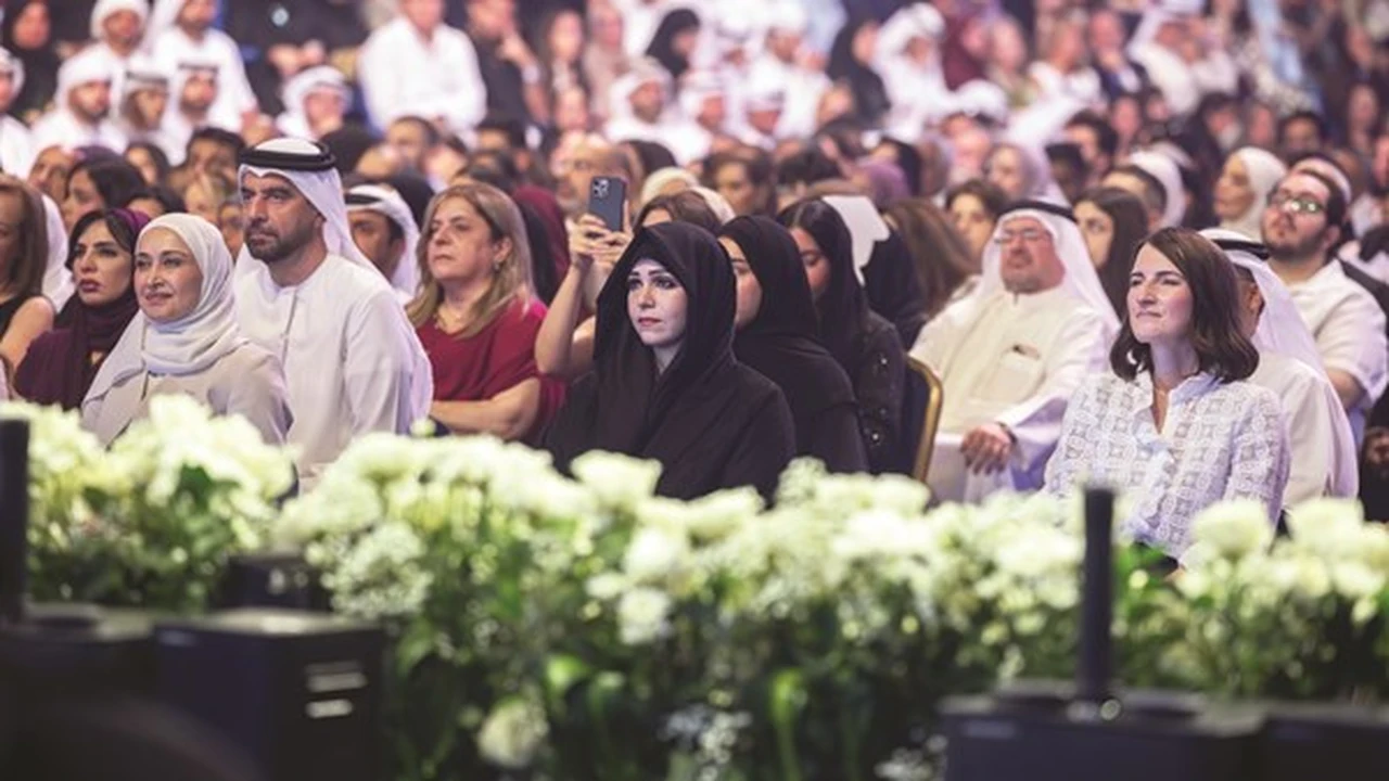 لطيفة بنت محمد تحتفل بتخريج 445 طالباً من «أميركية دبي»